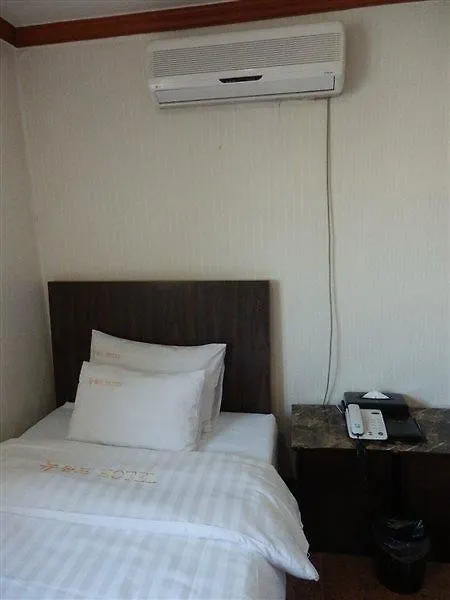 **  New World Hotel Seoul South Korea