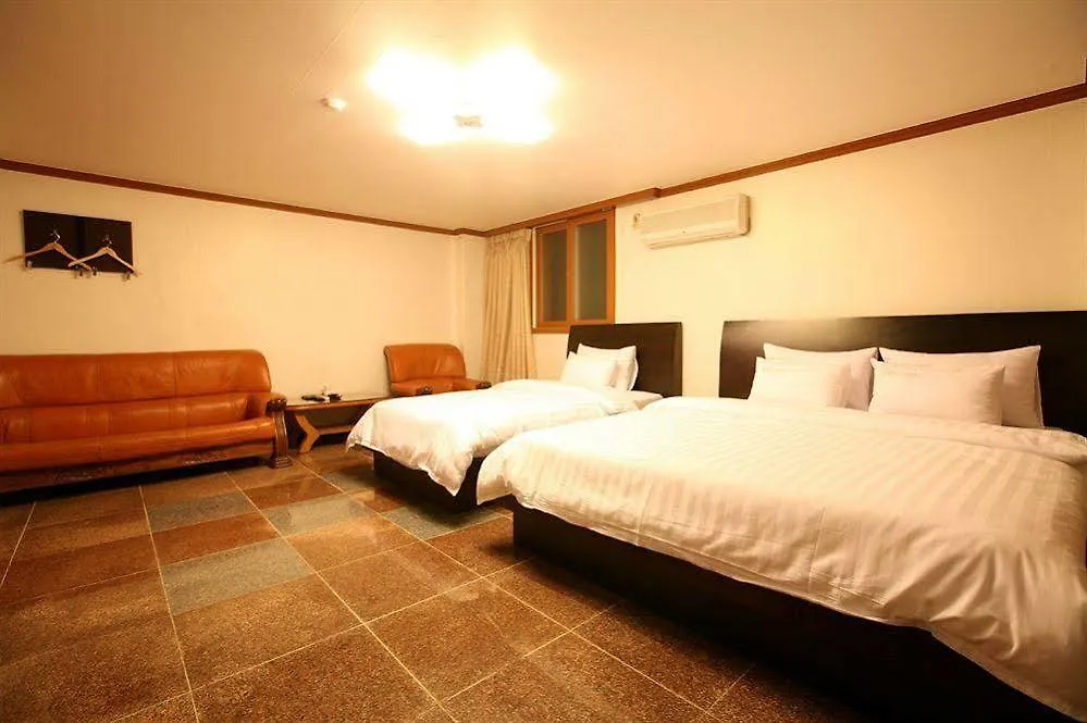 New World Hotel Seoul 2*,